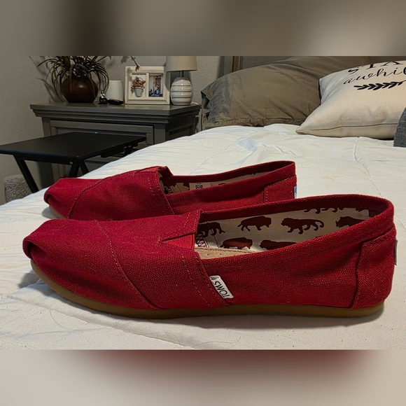 TOMS Red Classic Canvas Slip-On Size 9 Alpargata - Picture 9 of 10